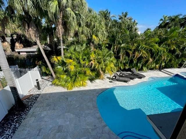 Recently Sold: $2,290,000 (6 beds, 6 baths, 4272 Square Feet)