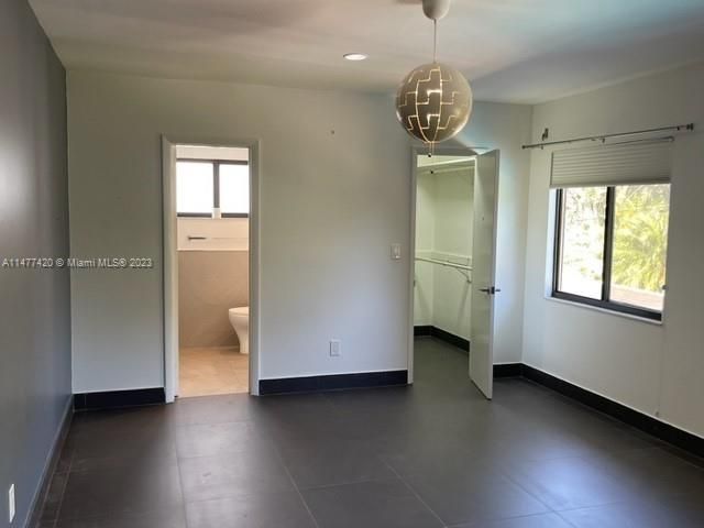 Recently Sold: $2,290,000 (6 beds, 6 baths, 4272 Square Feet)