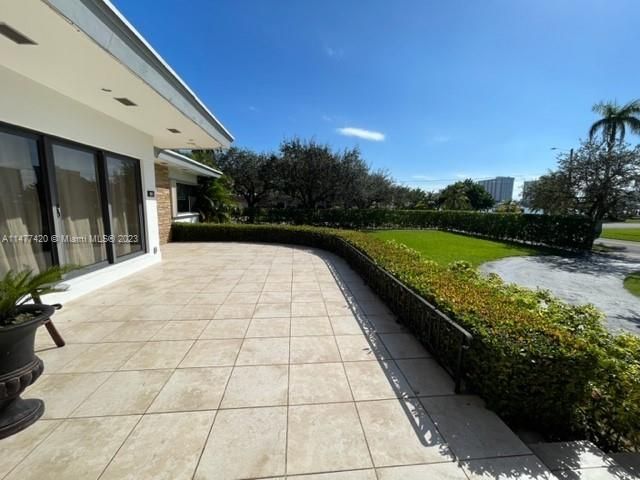 Recently Sold: $2,290,000 (6 beds, 6 baths, 4272 Square Feet)