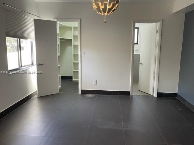 Recently Sold: $2,290,000 (6 beds, 6 baths, 4272 Square Feet)