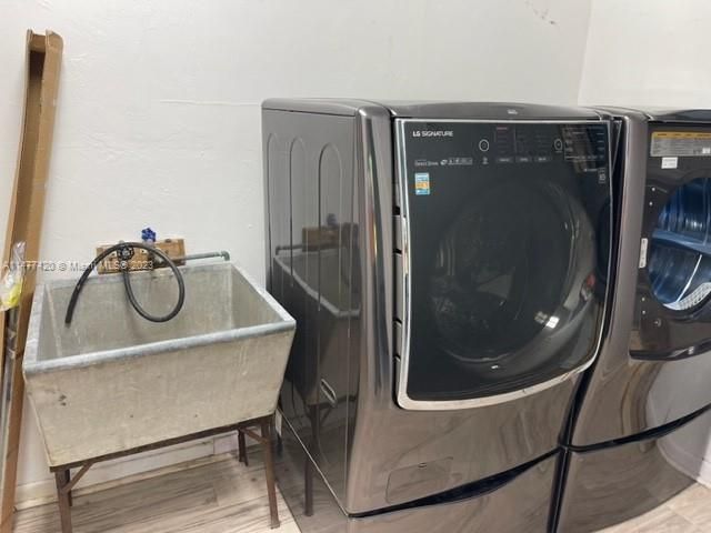 Recently Sold: $2,290,000 (6 beds, 6 baths, 4272 Square Feet)