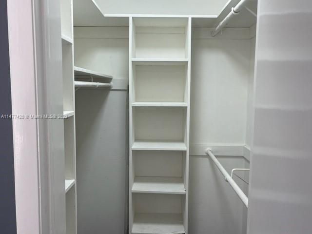 Recently Sold: $2,290,000 (6 beds, 6 baths, 4272 Square Feet)