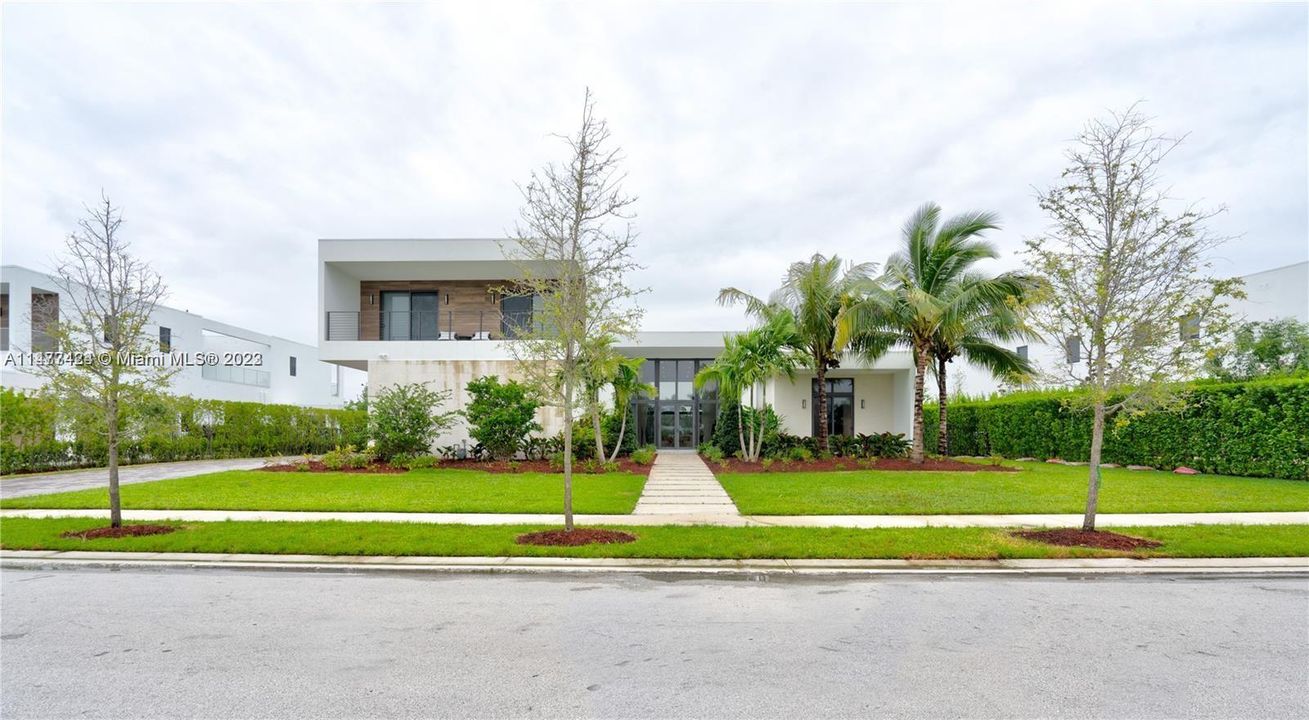 Recently Sold: $3,599,999 (6 beds, 8 baths, 7681 Square Feet)