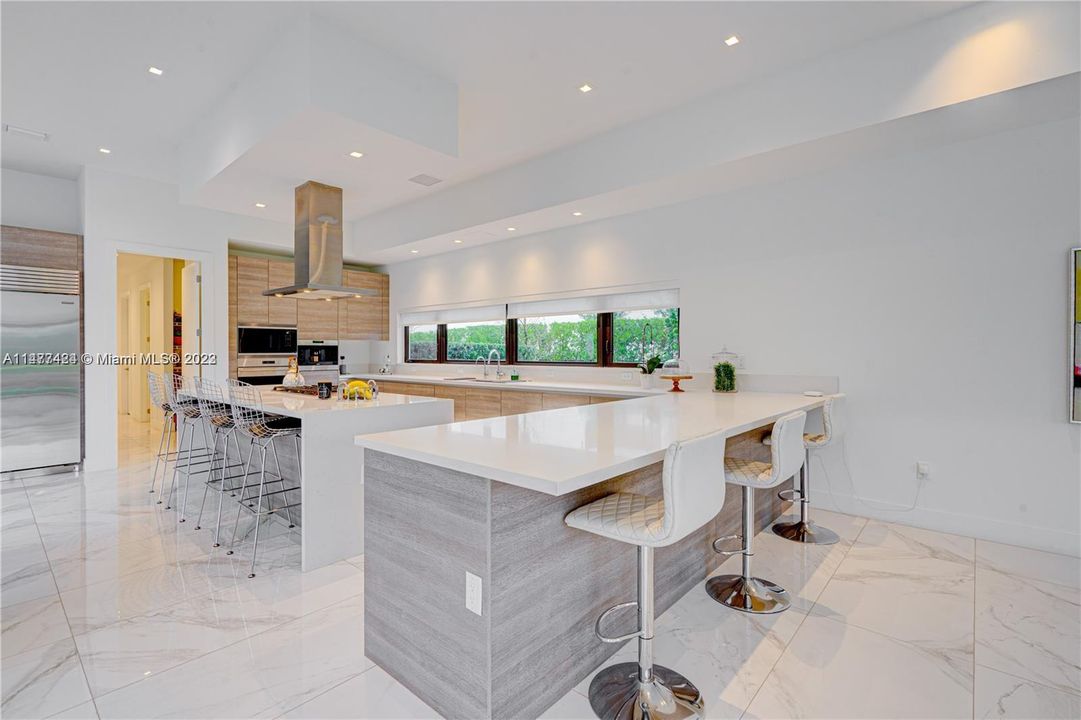 Recently Sold: $3,599,999 (6 beds, 8 baths, 7681 Square Feet)