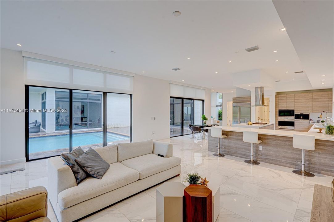 Recently Sold: $3,599,999 (6 beds, 8 baths, 7681 Square Feet)