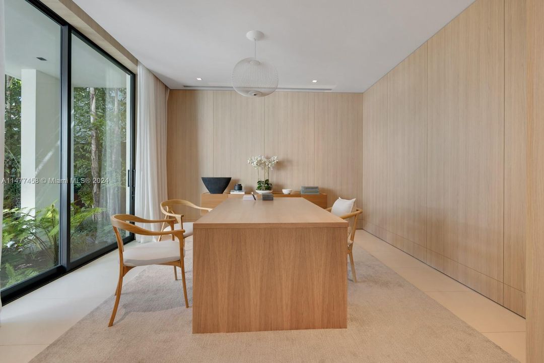 Recently Sold: $22,900,000 (5 beds, 7 baths, 5165 Square Feet)