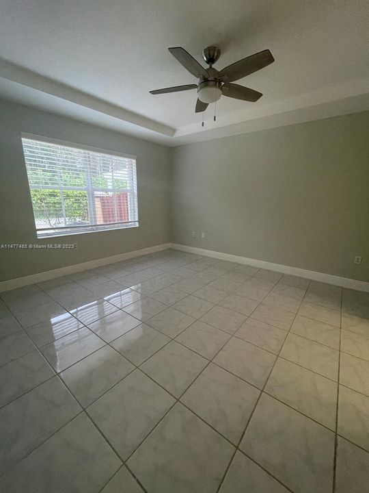 Recently Rented: $2,900 (3 beds, 2 baths, 1327 Square Feet)