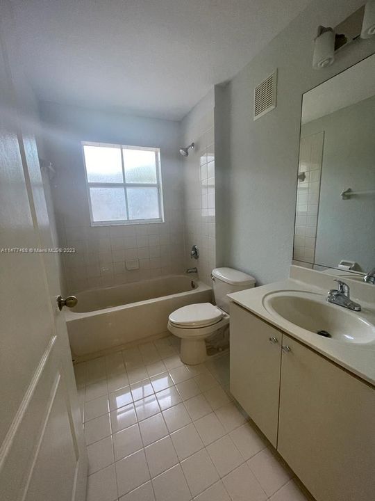 最近租的: $2,900 (3 贝兹, 2 浴室, 1327 平方英尺)