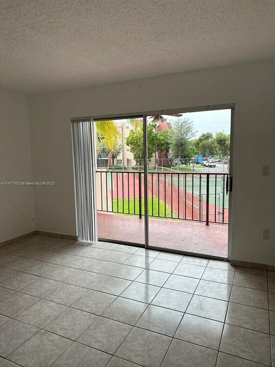 Recently Rented: $2,550 (3 beds, 2 baths, 1167 Square Feet)