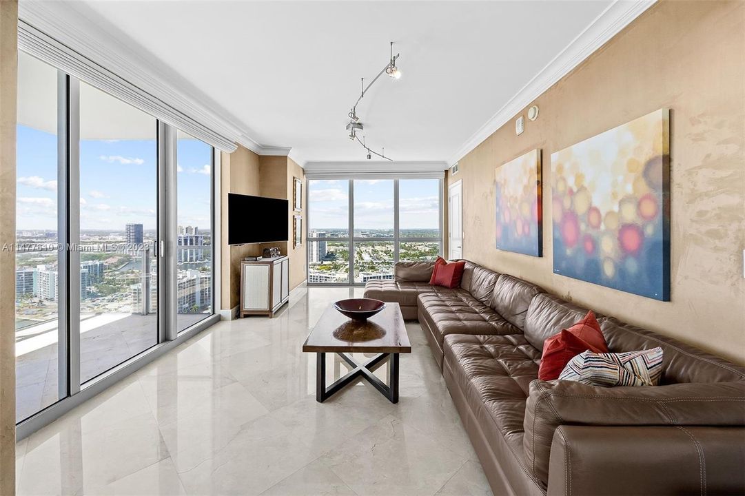 Recently Sold: $1,994,000 (3 beds, 3 baths, 2308 Square Feet)