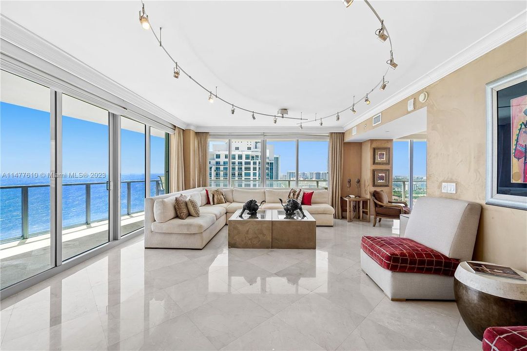 Recently Sold: $1,994,000 (3 beds, 3 baths, 2308 Square Feet)