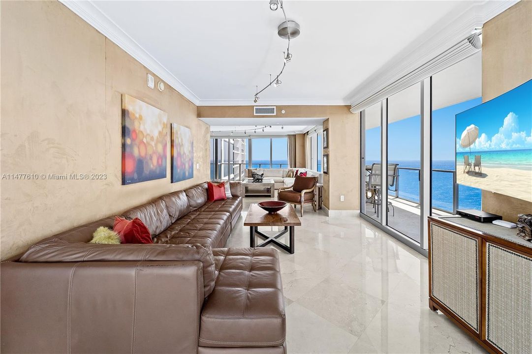 Недавно продано: $1,994,000 (3 спален, 3 ванн, 2308 Квадратных фут)