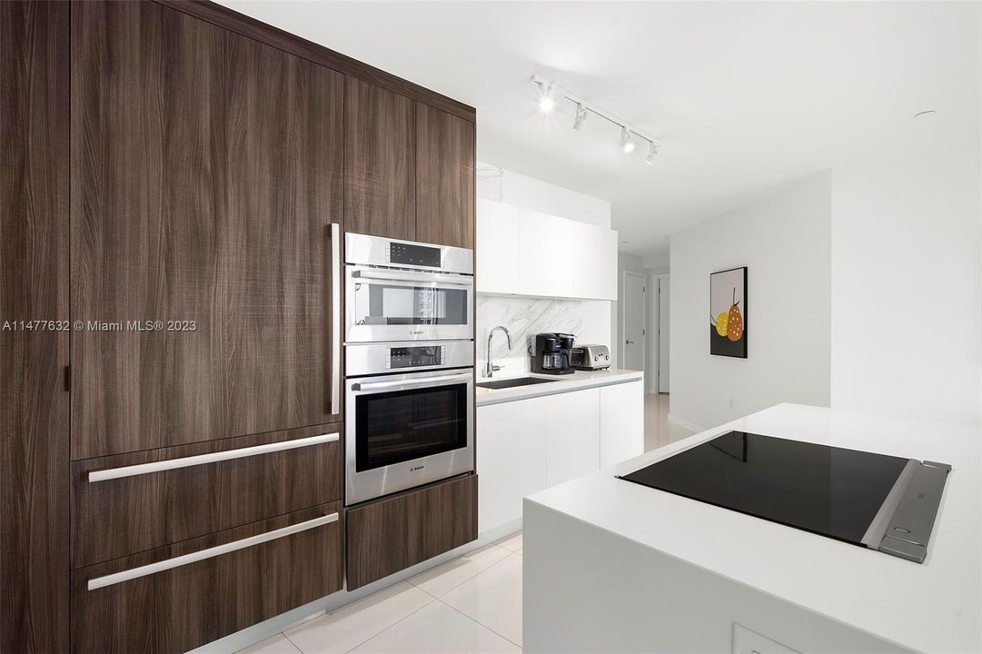 Recently Rented: $7,000 (2 beds, 3 baths, 1552 Square Feet)