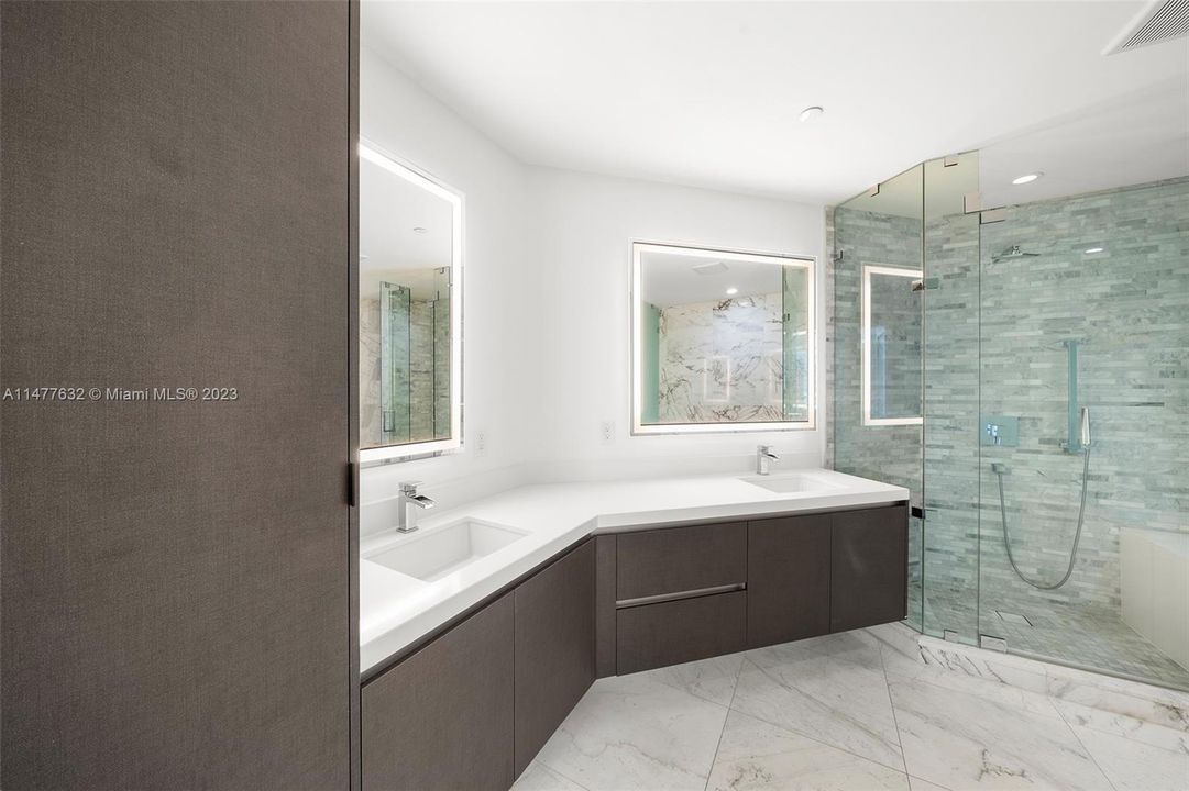 Recently Rented: $7,000 (2 beds, 3 baths, 1552 Square Feet)