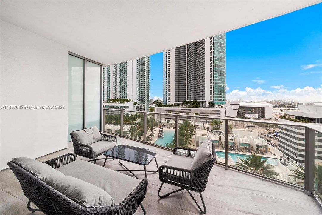 Recently Rented: $7,000 (2 beds, 3 baths, 1552 Square Feet)