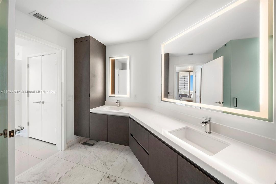 Recently Rented: $7,000 (2 beds, 3 baths, 1552 Square Feet)