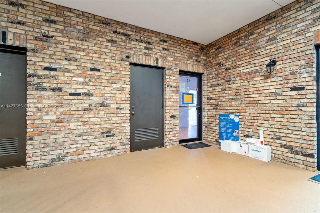 最近售出: $240,000 (0 贝兹, 0 浴室, 0 平方英尺)