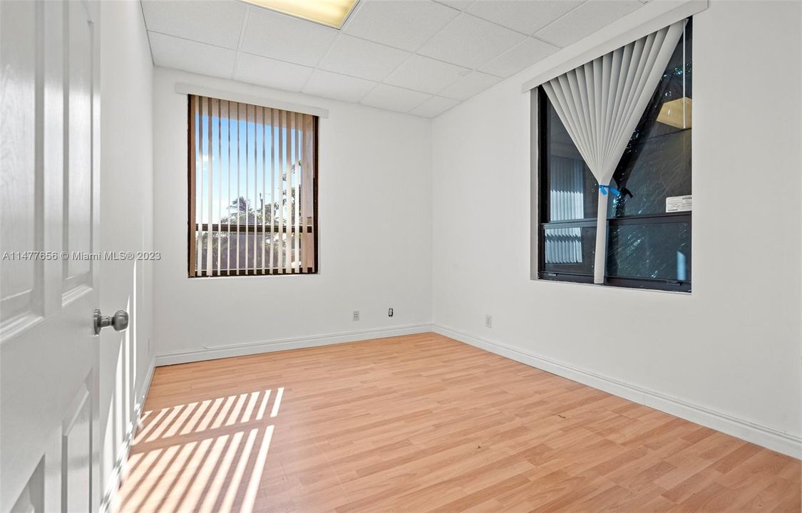 最近售出: $240,000 (0 贝兹, 0 浴室, 0 平方英尺)