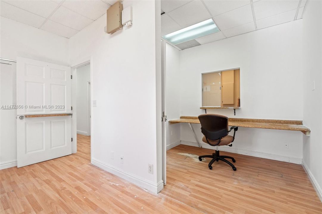 最近售出: $240,000 (0 贝兹, 0 浴室, 0 平方英尺)