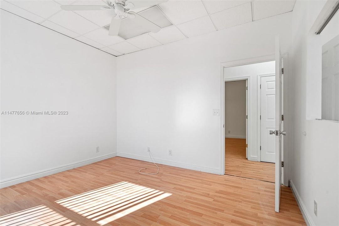 最近售出: $240,000 (0 贝兹, 0 浴室, 0 平方英尺)