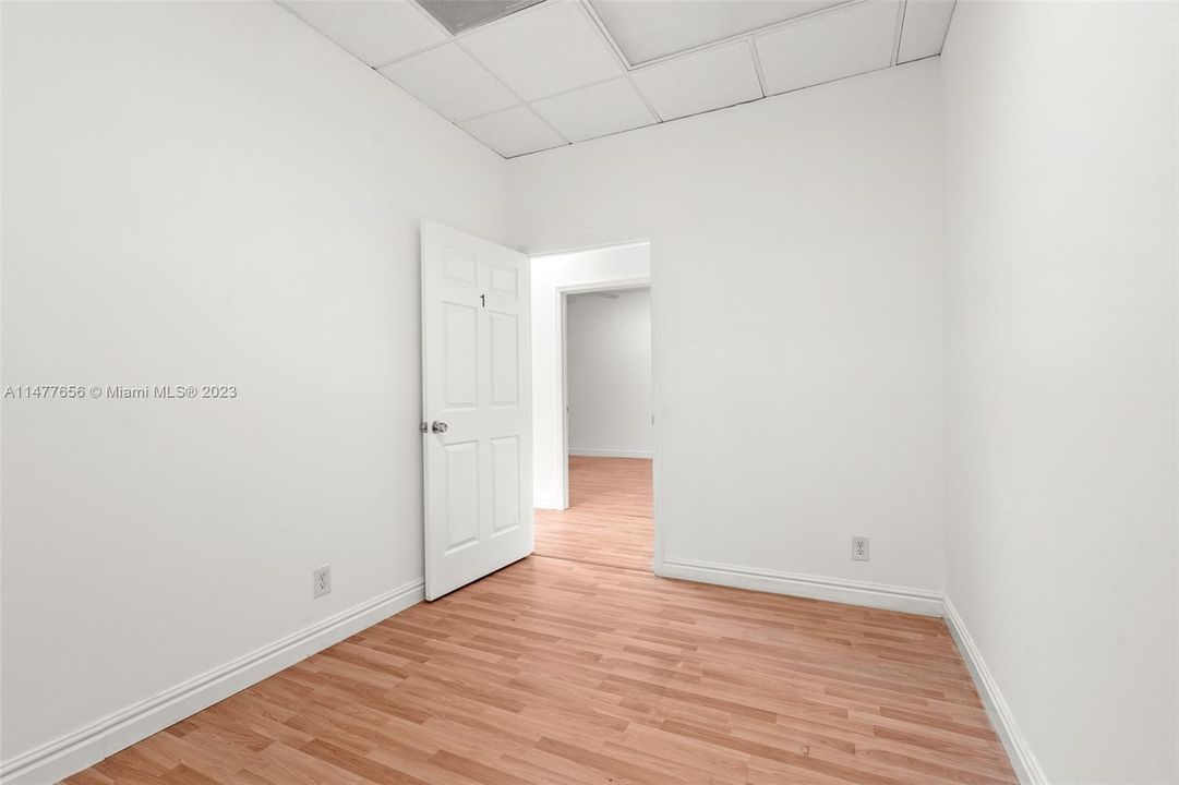 最近售出: $240,000 (0 贝兹, 0 浴室, 0 平方英尺)