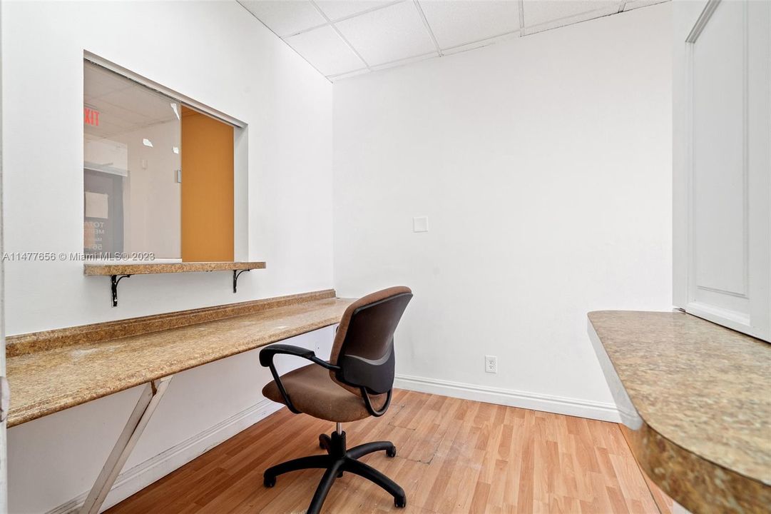 最近售出: $240,000 (0 贝兹, 0 浴室, 0 平方英尺)