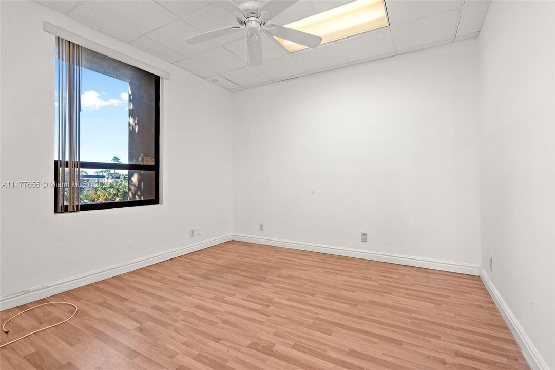 最近售出: $240,000 (0 贝兹, 0 浴室, 0 平方英尺)