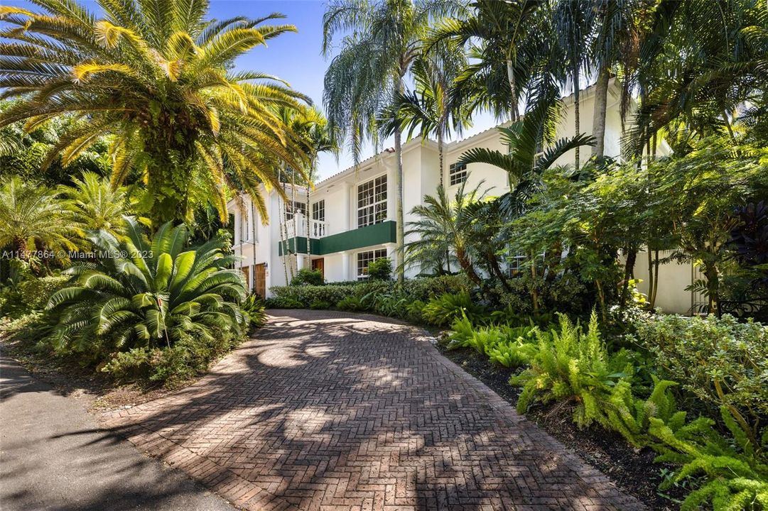 Recently Sold: $3,750,000 (5 beds, 4 baths, 4600 Square Feet)