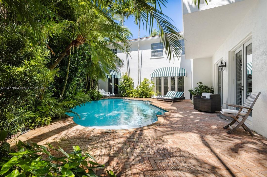 Recently Sold: $3,750,000 (5 beds, 4 baths, 4600 Square Feet)