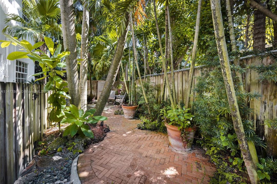 Recently Sold: $3,750,000 (5 beds, 4 baths, 4600 Square Feet)