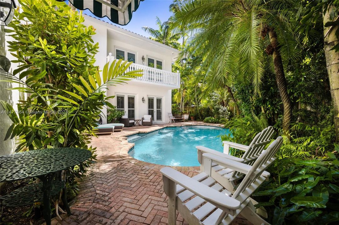 Recently Sold: $3,750,000 (5 beds, 4 baths, 4600 Square Feet)