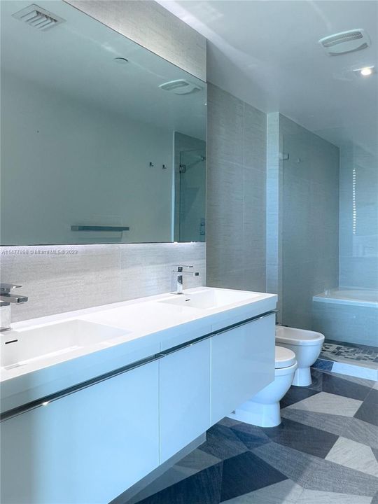 Recently Rented: $3,800 (1 beds, 1 baths, 845 Square Feet)