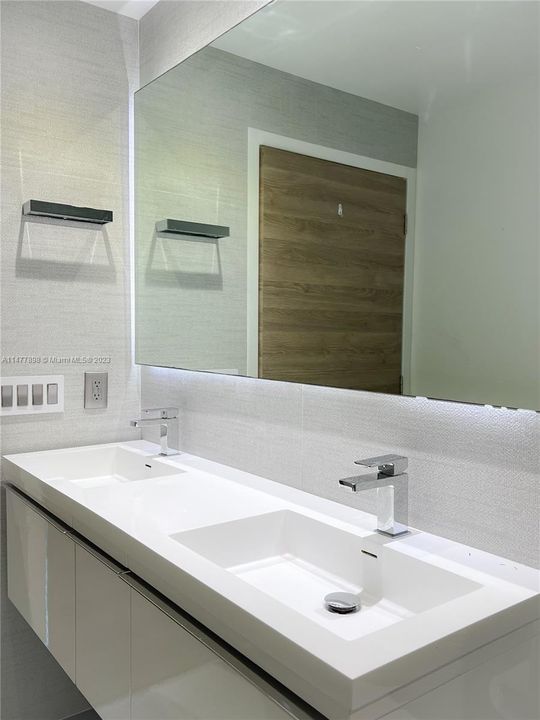 Recently Rented: $3,800 (1 beds, 1 baths, 845 Square Feet)