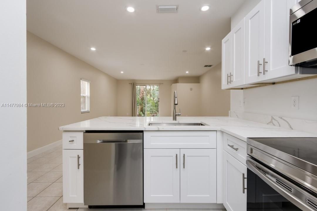 Vendido Recientemente: $410,000 (3 camas, 2 baños, 1524 Pies cuadrados)