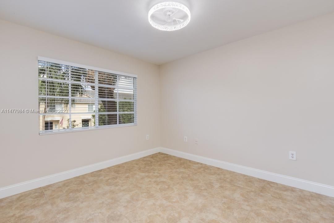 Vendido Recientemente: $410,000 (3 camas, 2 baños, 1524 Pies cuadrados)