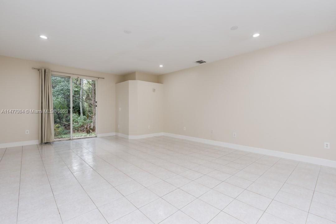 Vendido Recientemente: $410,000 (3 camas, 2 baños, 1524 Pies cuadrados)