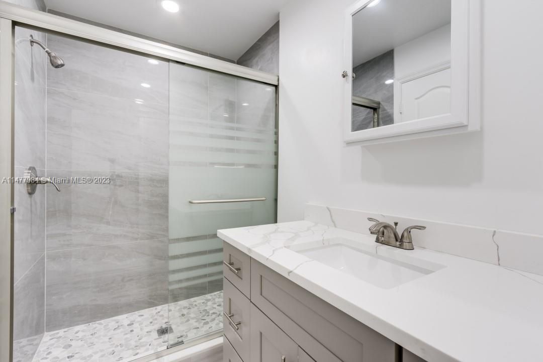 Vendido Recientemente: $410,000 (3 camas, 2 baños, 1524 Pies cuadrados)