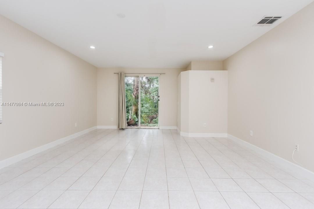 Vendido Recientemente: $410,000 (3 camas, 2 baños, 1524 Pies cuadrados)