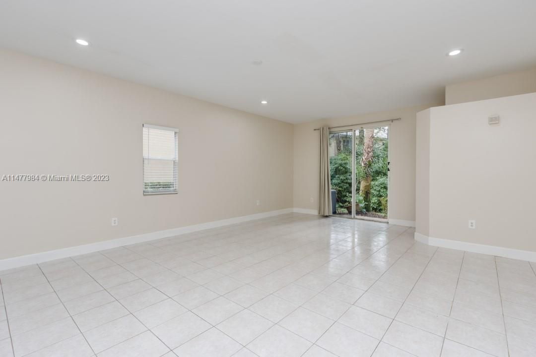 Vendido Recientemente: $410,000 (3 camas, 2 baños, 1524 Pies cuadrados)