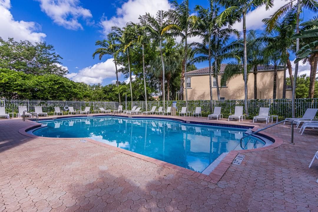 Vendido Recientemente: $410,000 (3 camas, 2 baños, 1524 Pies cuadrados)