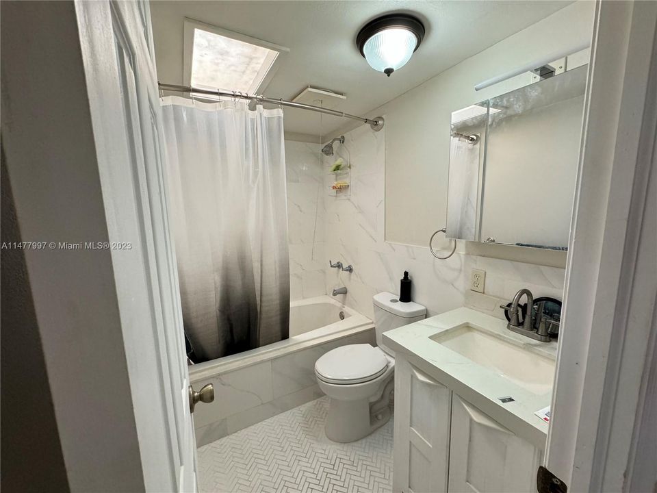 待售: $175,000 (2 贝兹, 1 浴室, 626 平方英尺)