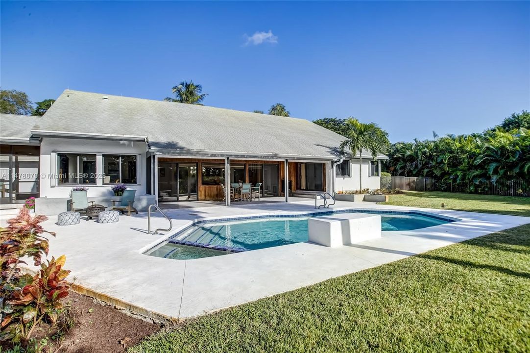 Recently Sold: $1,050,000 (4 beds, 4 baths, 3851 Square Feet)