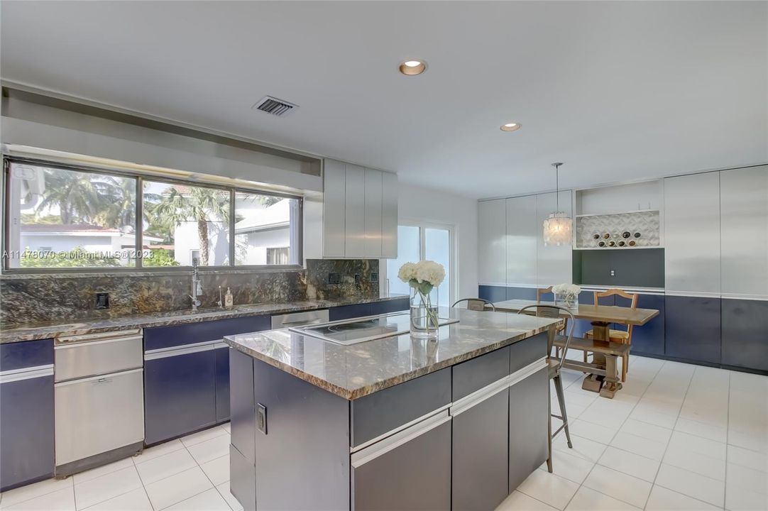 Recently Sold: $1,050,000 (4 beds, 4 baths, 3851 Square Feet)