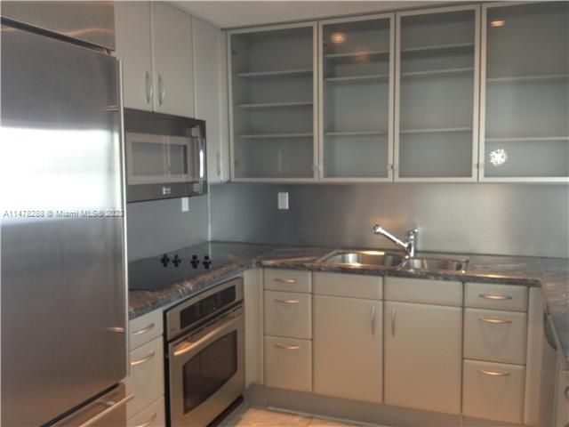 Recently Rented: $6,700 (2 beds, 2 baths, 1058 Square Feet)