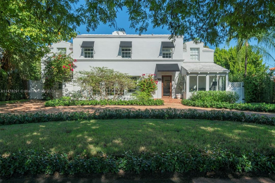 Recently Sold: $4,099,000 (5 beds, 4 baths, 3630 Square Feet)