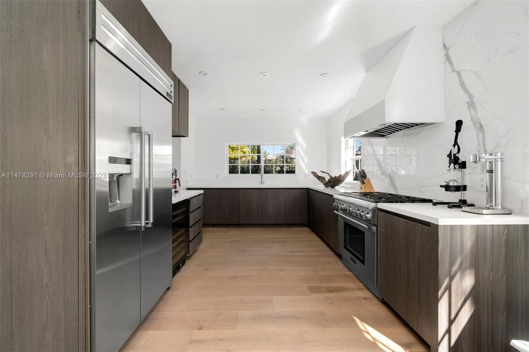 Recently Sold: $4,099,000 (5 beds, 4 baths, 3630 Square Feet)