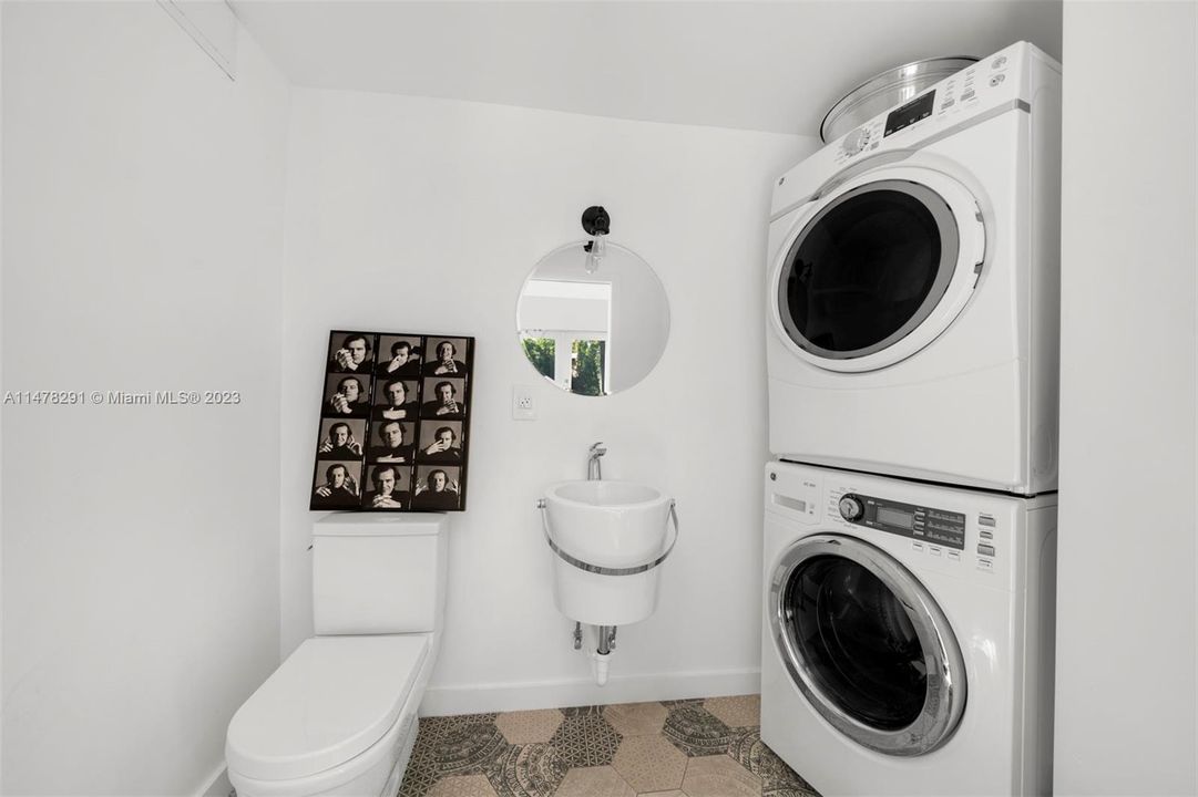 Recently Sold: $4,099,000 (5 beds, 4 baths, 3630 Square Feet)