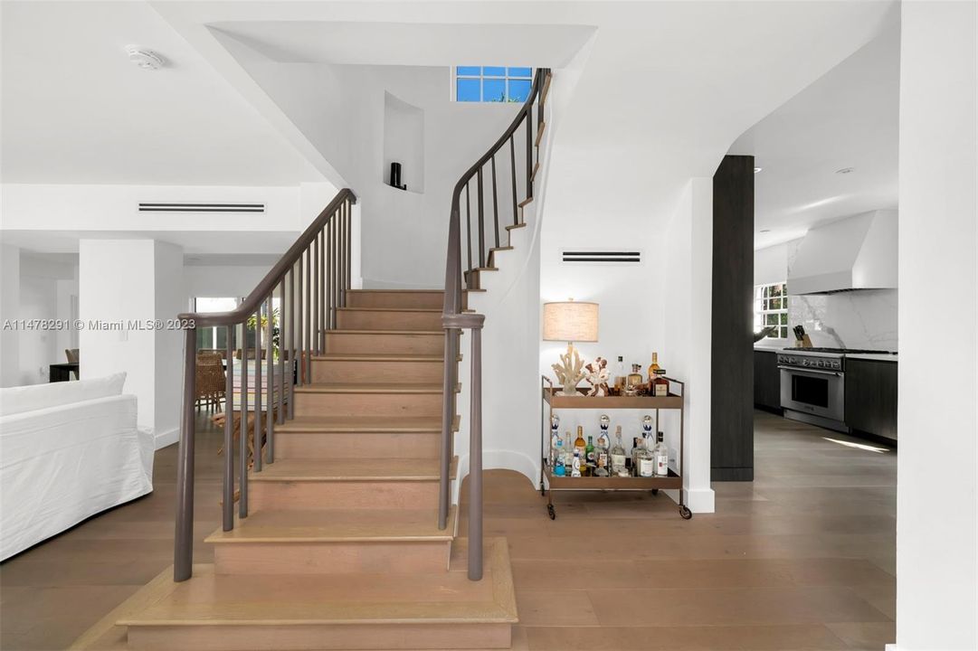 Recently Sold: $4,099,000 (5 beds, 4 baths, 3630 Square Feet)