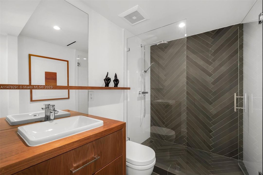 Recently Sold: $4,099,000 (5 beds, 4 baths, 3630 Square Feet)