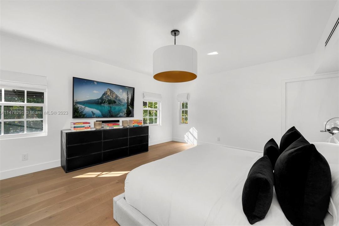 Recently Sold: $4,099,000 (5 beds, 4 baths, 3630 Square Feet)